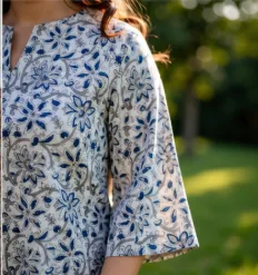 Women’s Blue Floral Print Kurta Top view 4